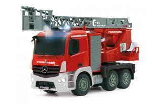 DOUBLE E RC hasičský truck Merecedes-Benz Antos s funkční stříkačkou a žebříkem 1:20 (&lt;P&gt;Mercedes-Benz Antos FIRE TRUCK 4WD hasiči, 1:20, licencováno, zvukové efekty, funkční žebřík otočný o 360° s možností zdvihu a vysunutí, funkční stříkačka, DEMO