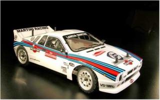 Lancia 037 rally 1983 4WD 1:10, licencováno, proporcionální, lak. karoserie, RTR sada (Rally Legends&amp;nbsp;Lancia&amp;nbsp;Delta S4 gr.B 1986 4WD 1:10, 2.4 GHz, licencováno, plně proporcionální,&amp;nbsp; hliníková výstuha šasi, voděodolná elektronika,