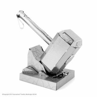 Metal Earth Luxusní ocelová stavebnice Marvel Avenger Thorovo kladivo Mjolnir (&lt;P&gt;Luxusní 3D&amp;nbsp;ocelová stavebnice Marvel Avenger  Thorovo kladivo Mjolnir.&amp;nbsp;2 kovové destičky (11 x&amp;nbsp;11 cm), počet dílů: 44.&lt;/P&gt;)