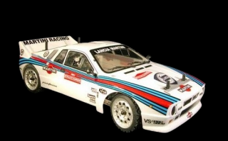Rally Legends LANCIA 037 RALLY GRUPPO B RTR 1983 1:10 (Rally Legends&amp;nbsp;Lancia&amp;nbsp;Delta S4 gr.B 1986 4WD 1:10, 2.4 GHz, licencováno, plně proporcionální,&amp;nbsp; hliníková výstuha šasi, voděodolná elektronika, 17 kuličkových ložisek, RTR sad