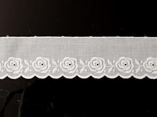 Vyšívaná krajka bavlněná bílá TK0078-32mm