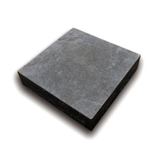 Černá plastová podkládací kostka  hladká  FLOMA RePVC - 23,8 x 23,8 x 5,3 cm