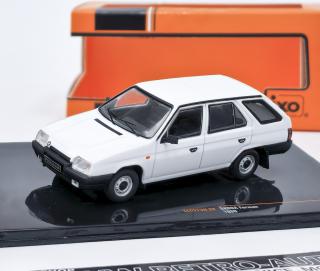 IXO Forman (1990) 1:43 Červená IXO