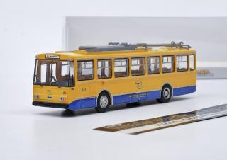 Premium ClassiXXs Škoda 14TR Trolejbus 1:43