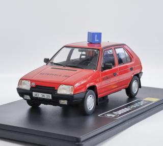 Škoda FAVORIT  Autoškola TOP - Praha 6 - MJ 1:24  (Modely JENDA)