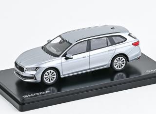 Škoda Superb IV Combi (2023) Stříbrná Pebble Metalíza ABREX 1:43