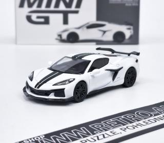 WhiteBox Lada 1500 Zelená 1:24
