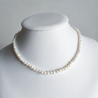 Stříbrný perlový náhrdelník choker bílé perly