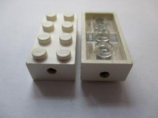 Lego Brick upravené 2 × 4 s držákem na kola (starý typ) bílá