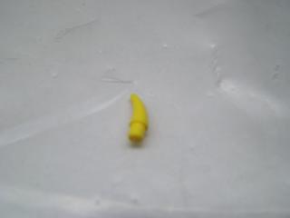 Lego Chocholka roh na helmy malý, dráp, zub žlutá