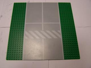 Lego Deska baseplate silnice 32 × 32 7 nopů rovná křižovatka s ranvejí zelená