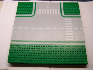 Lego Deska baseplate silnice 32 × 32 8 nopů T křižovatka s přechodem zelená