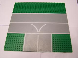 Lego Deska baseplate silnice 32 × 32 9 nopů T křižovatka s ranvejí zelená