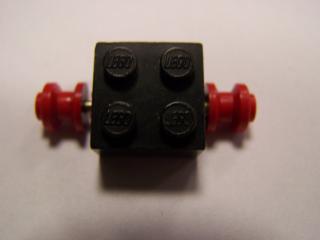 Lego Disk brick upravené 2 × 2 s červenými koly pro dvojitou pneumatiku černá
