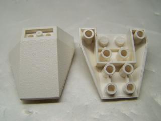 Lego Klín otočený 4 × 4 trojitý bílá