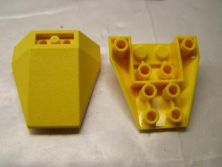 Lego Klín otočený 4 × 4 trojitý žlutá