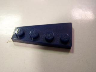 Lego Klín, placaté 4 × 2 tmavě modrá, pravý