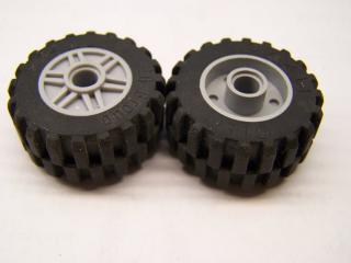 Lego Kolo 18mm × 14 mm paprsky černá terenní pneumatika 30,4 × 14 světle modroše