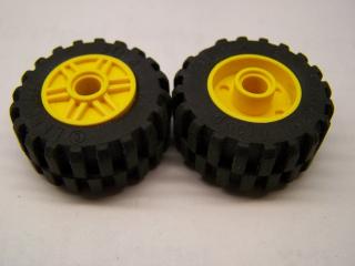 Lego Kolo 18mm × 14 mm paprsky černá terenní pneumatika 30,4 × 14 žlutá