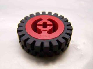 Lego Kolo otvor v nápravě pro křížovou tyč červená