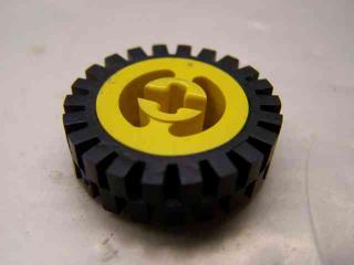 Lego Kolo otvor v nápravě pro křížovou tyč žlutá