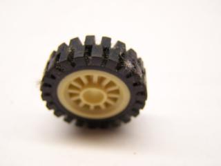 Lego Kolo paprskové 2 × 2 s otvorem s černou pneumatikou tělová