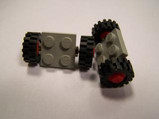 Lego Kolo placaté upravené 2 × 2 černá pneumatika malá červe kolo terenní sv.še