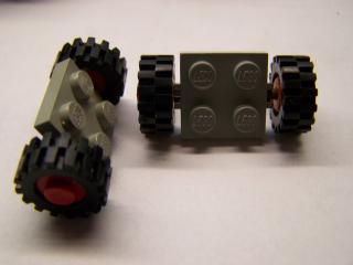 Lego Kolo placaté upravené 2 × 2 pneumatika terení disk červený světle šedá