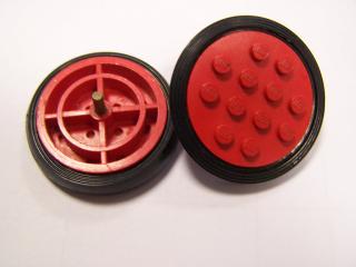 Lego Kolo starý typ s 12 nopy náprava vačka černá pneumatika starý typ červená