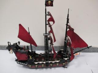 Lego Piráti z karibiku 4195 Pomsta královny Anny
