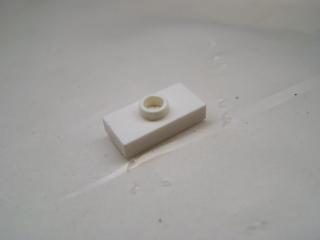 Lego placaté upravené 1 × 2 s jedním nopem bílá