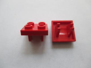Lego placaté upravené 2 × 2 s držákem na kola spodním červená