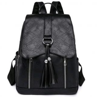 Dámský kožený batoh s klopou Barva: Černá