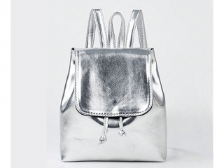 Dámský stříbrný kožený batoh Barva: Stříbrná