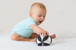 Montessori úchopový míček - Černobílá