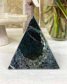 Broušená pyramida onyx 13 cm Pákistán