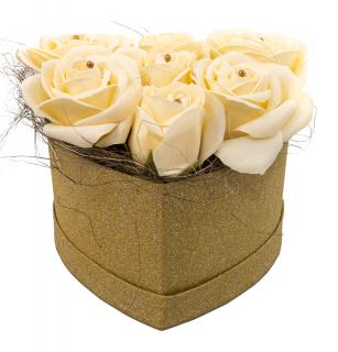 Dárkový box ve tvaru srdce z mýdlových květů - 7 krémových růží