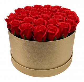 Dárkový zlatý box z mýdlových květů - 29 červených růží