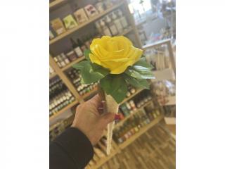 Mýdlová růže v držáku ze sisalu 1 ks Barva: Žlutá