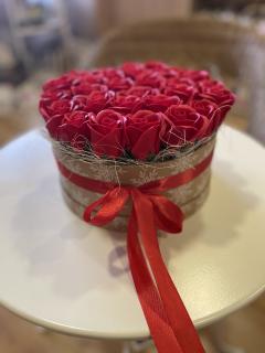 Mýdlové růže ve vánočním papírovém boxu 1ks