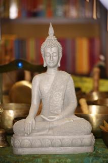 Buddha Bhumisparha (40 x 25 x 13cm)