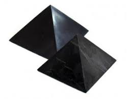Šungit - pyramida 5cm, (leštěná)