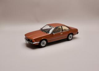 BMW 6er Serie (E24) 1976 hnědá metalíza 1:18 MCG
