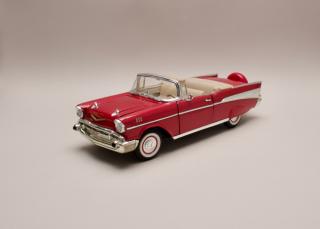 Chevrolet Bel Air 1957 Convertible metalíza červená 1:18  Lucky Die Cast