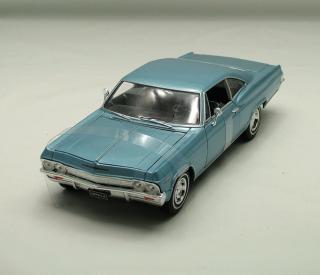 Chevrolet Impala SS 396 1965 světle modrá metalíza 1:24 Welly