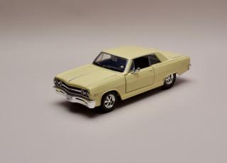 Chevrolet Malibu SS 1965 krémová 1:24 Maisto