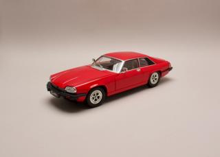 Jaguar XJS 1975 červená 1:18 Lucky Die Cast