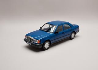 Mercedes-Benz 260 E 1984 W124 tmavě modrá 1:18 MCG
