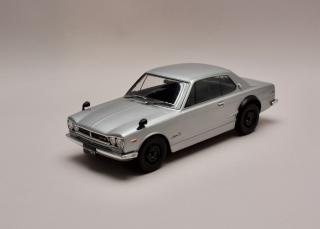Nissan Skyline GT-R KPGC10 stříbrná 1:18 Triple9 Collection