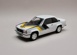 Opel Ascona B 400 1982 bílá-decor 1:18 IXO